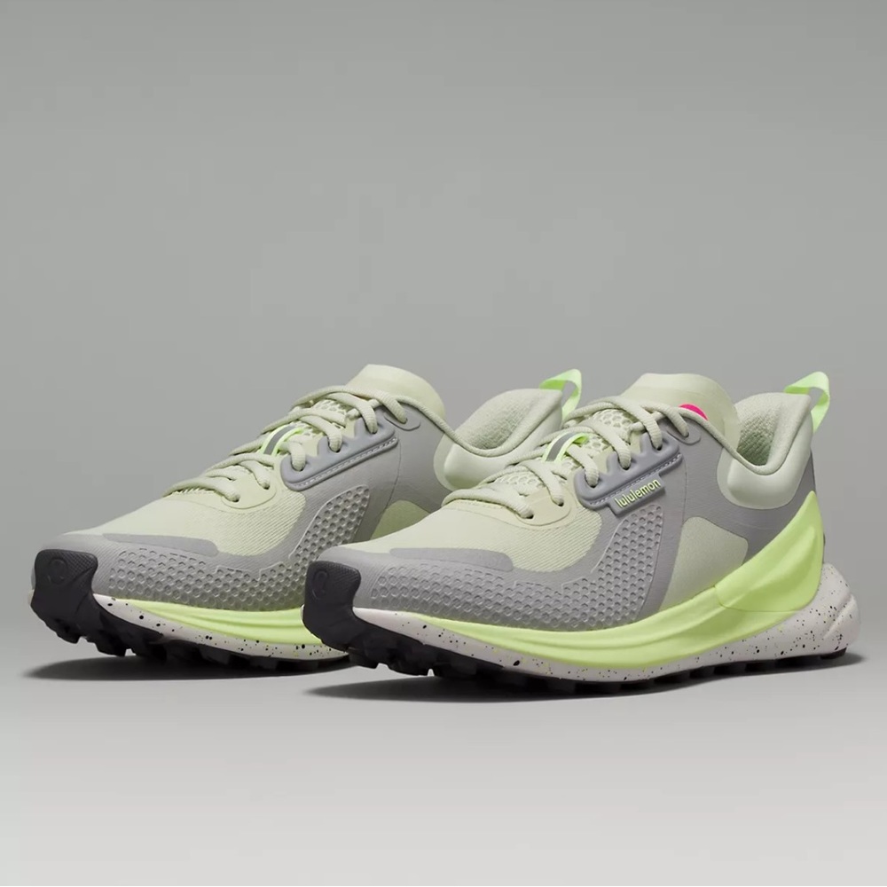 NWT LULULEMON Blissfeel Trail Women’s Running Sneaker Size 9.5 Color is DEWY